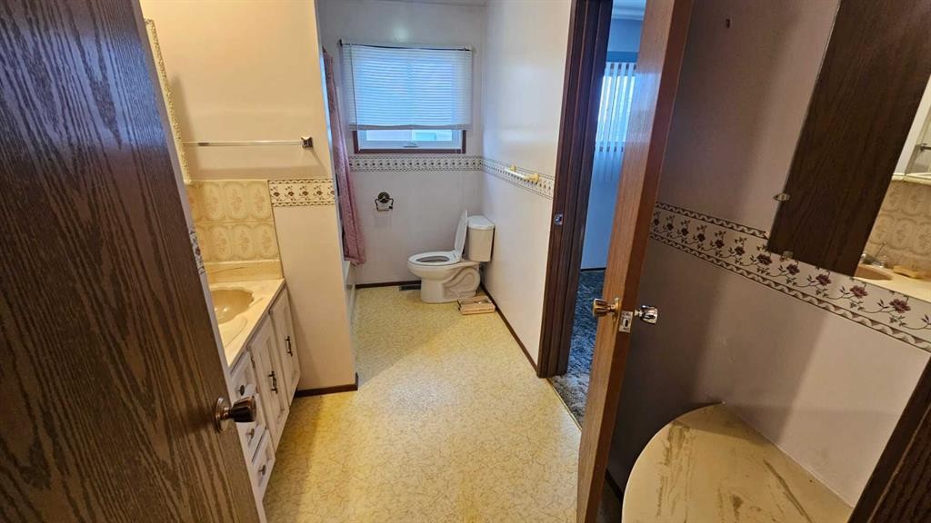 4618 Westminster Avenue, Coronation, AB - Indoor Photo Showing Bathroom