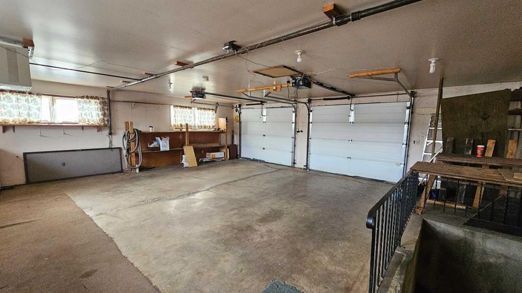 4618 Westminster Avenue, Coronation, AB - Indoor Photo Showing Garage