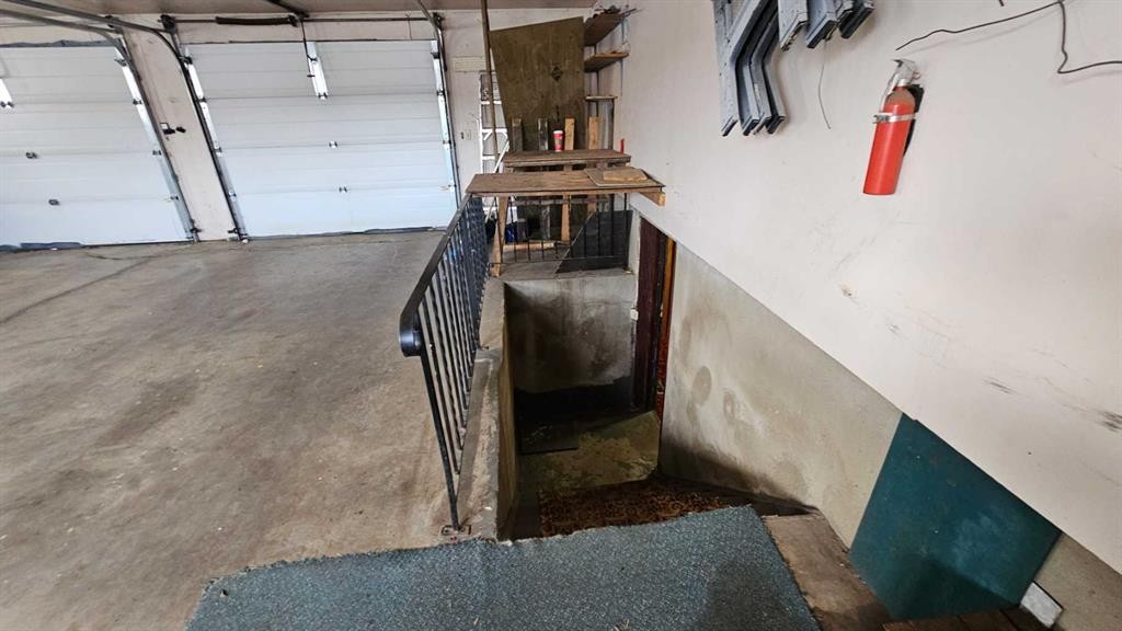 4618 Westminster Avenue, Coronation, AB - Indoor Photo Showing Garage