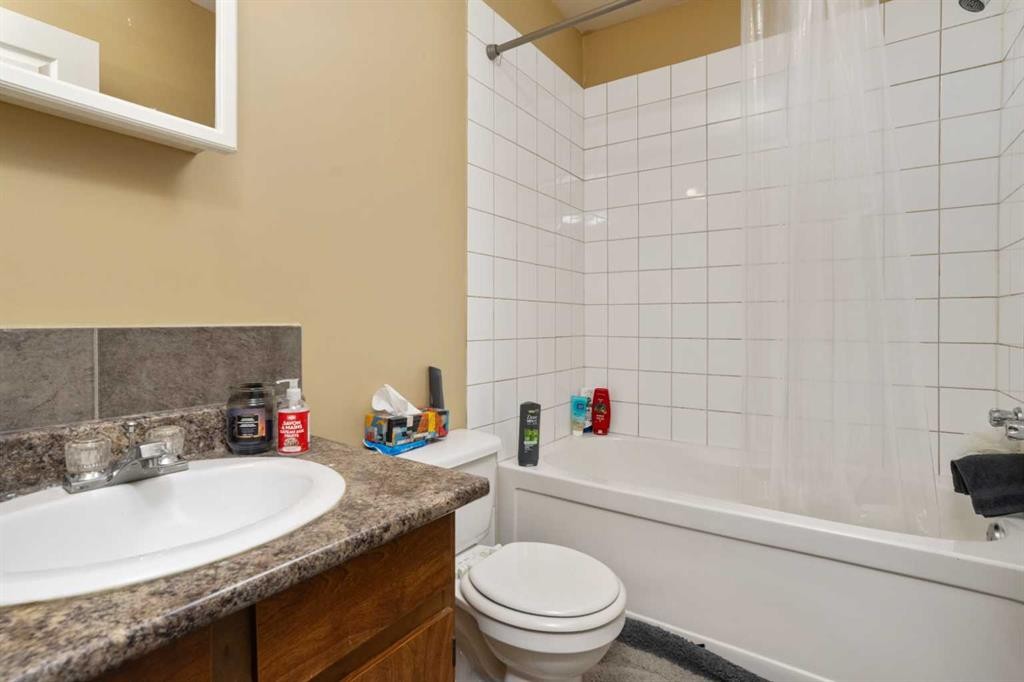 405-5418 52 Street, Camrose, AB - Indoor Photo Showing Bathroom