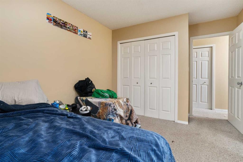 405-5418 52 Street, Camrose, AB - Indoor Photo Showing Bedroom