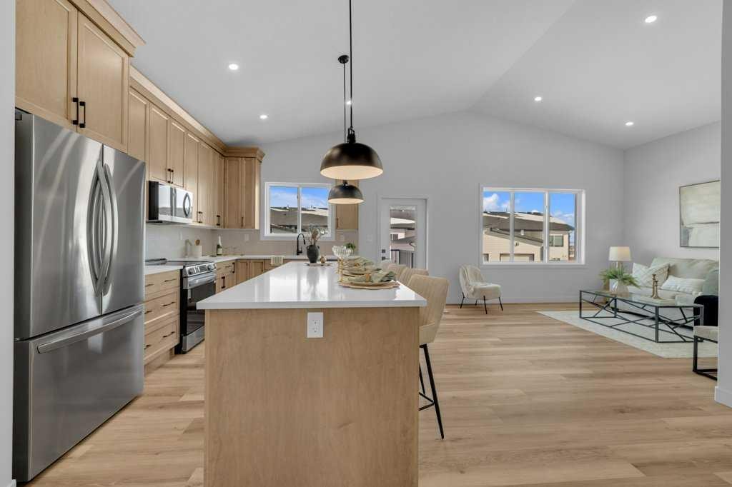 148 Red Ash Cove, Springbrook, AB - Indoor Photo Showing Kitchen