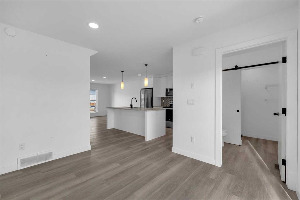 182 Ava Crescent, Blackfalds, AB - Indoor Photo Showing Kitchen