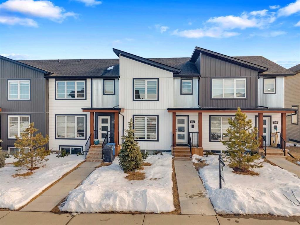 182 Ava Crescent, Blackfalds, AB - Outdoor With Facade