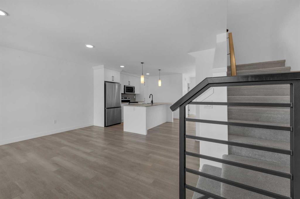 182 Ava Crescent, Blackfalds, AB - Indoor Photo Showing Kitchen