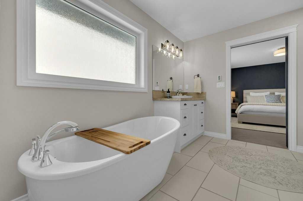 23 Bowman Circle, Sylvan Lake, AB - Indoor Photo Showing Bathroom