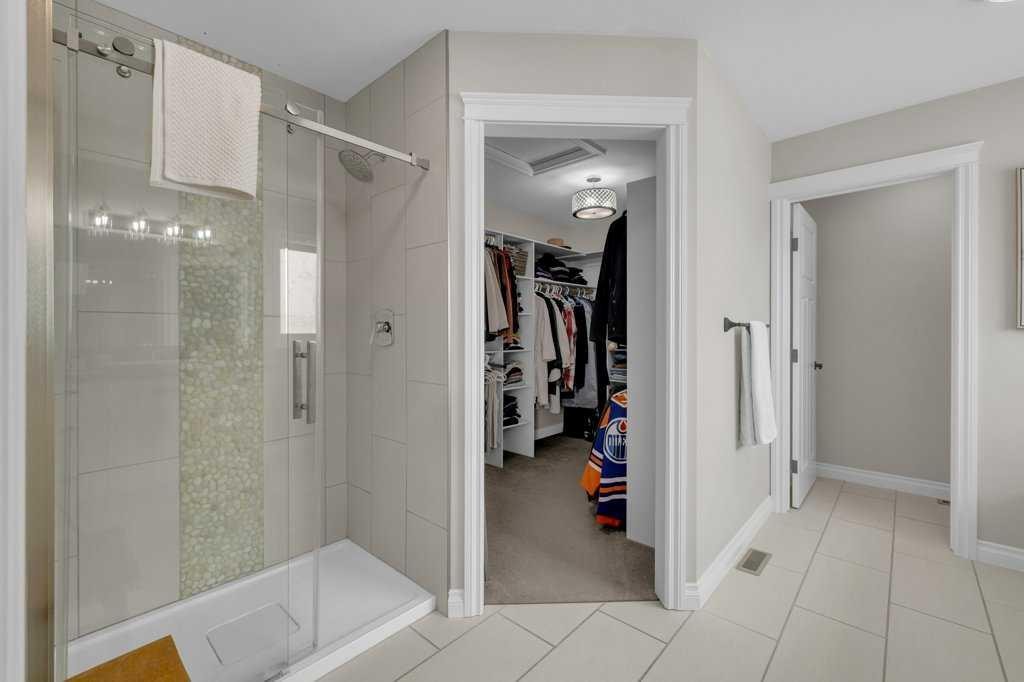 23 Bowman Circle, Sylvan Lake, AB - Indoor Photo Showing Bathroom