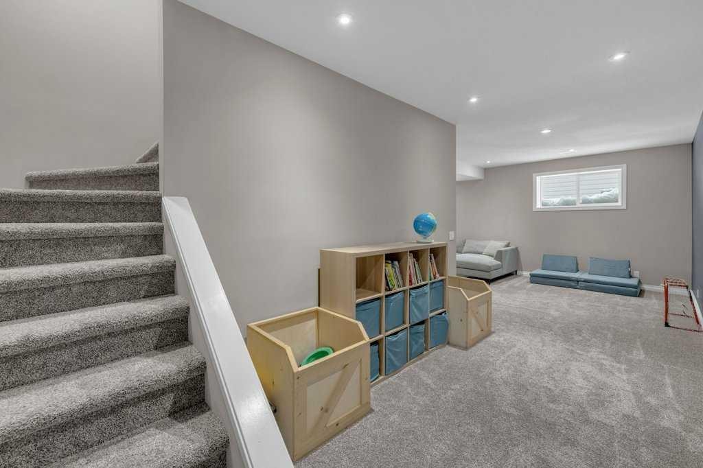 23 Bowman Circle, Sylvan Lake, AB - Indoor Photo Showing Other Room