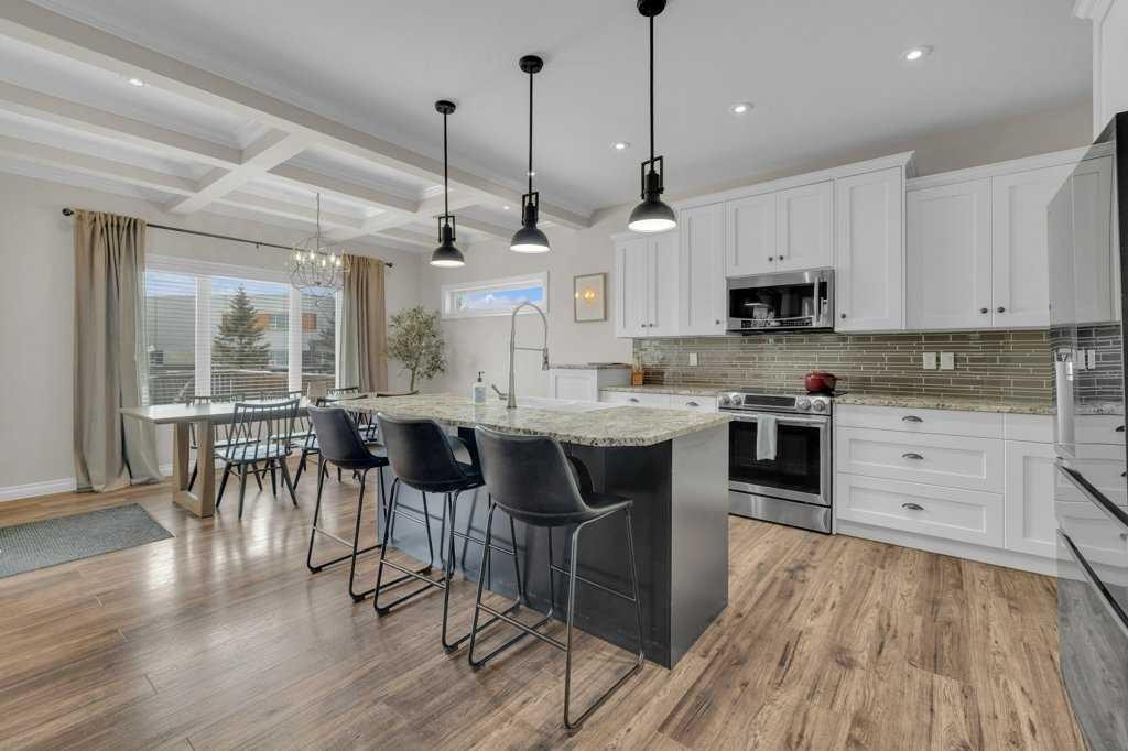 23 Bowman Circle, Sylvan Lake, AB - Indoor Photo Showing Kitchen With Upgraded Kitchen