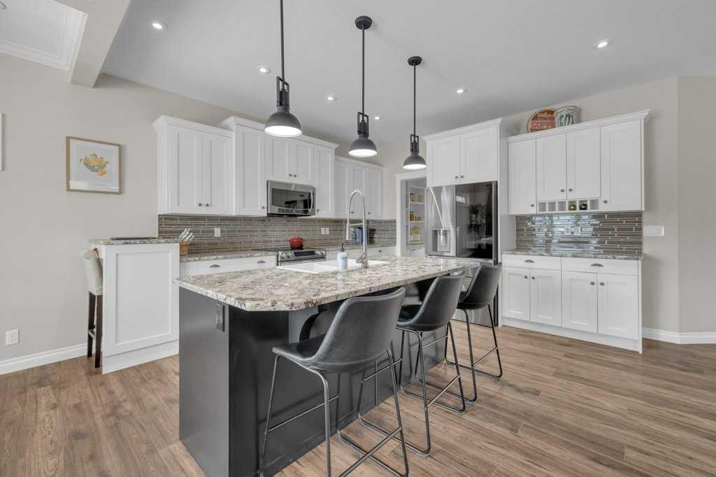 23 Bowman Circle, Sylvan Lake, AB - Indoor Photo Showing Kitchen With Upgraded Kitchen