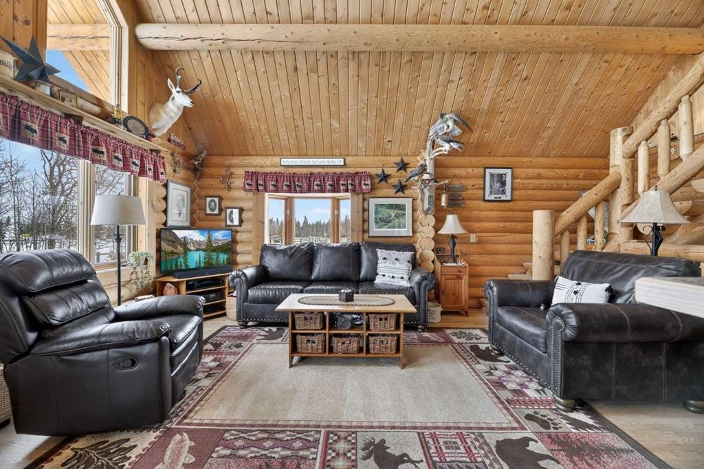 3-32460 Range Road 61, Rural Mountain View County, AB - Indoor Photo Showing Living Room