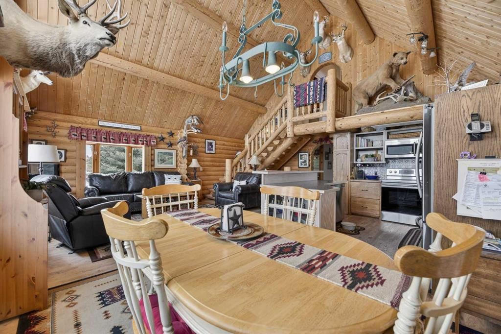 3-32460 Range Road 61, Rural Mountain View County, AB - Indoor Photo Showing Dining Room