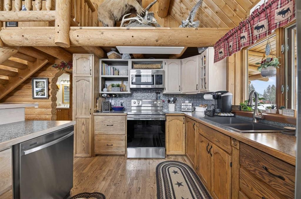 3-32460 Range Road 61, Rural Mountain View County, AB - Indoor Photo Showing Kitchen With Double Sink