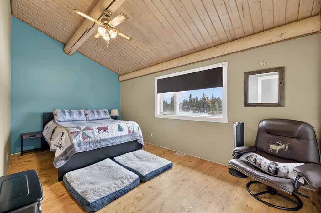 3-32460 Range Road 61, Rural Mountain View County, AB - Indoor Photo Showing Bedroom
