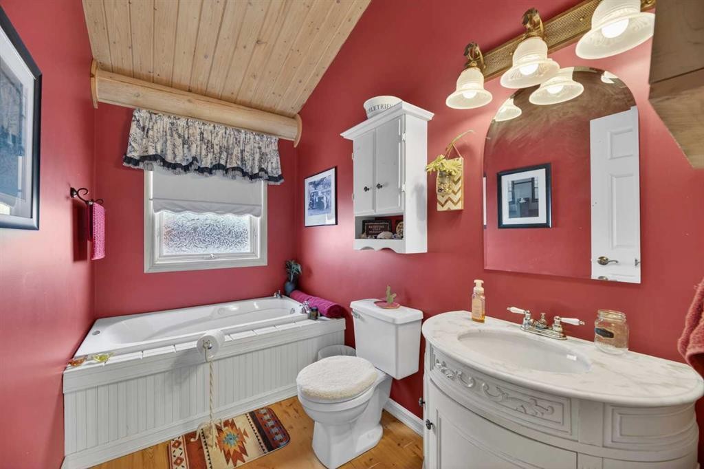 3-32460 Range Road 61, Rural Mountain View County, AB - Indoor Photo Showing Bathroom