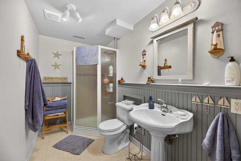 3-32460 Range Road 61, Rural Mountain View County, AB - Indoor Photo Showing Bathroom