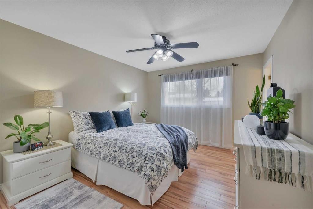 31 Mitchell Avenue, Red Deer, AB - Indoor Photo Showing Bedroom