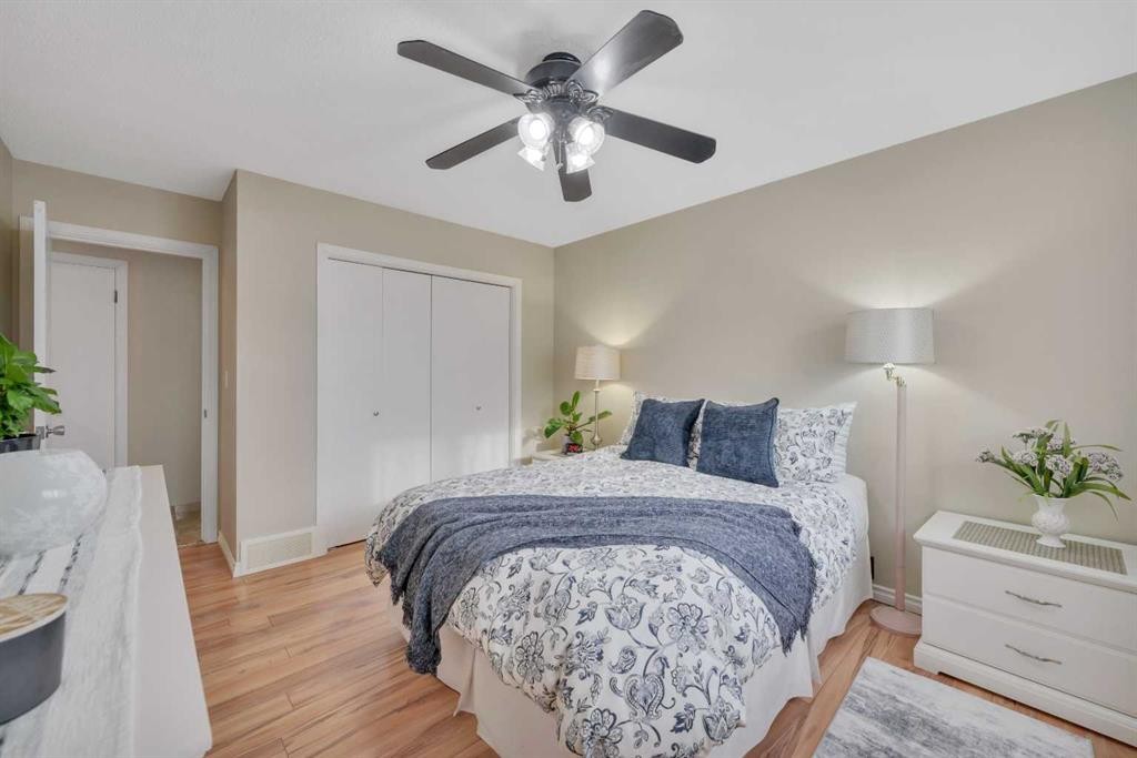 31 Mitchell Avenue, Red Deer, AB - Indoor Photo Showing Bedroom