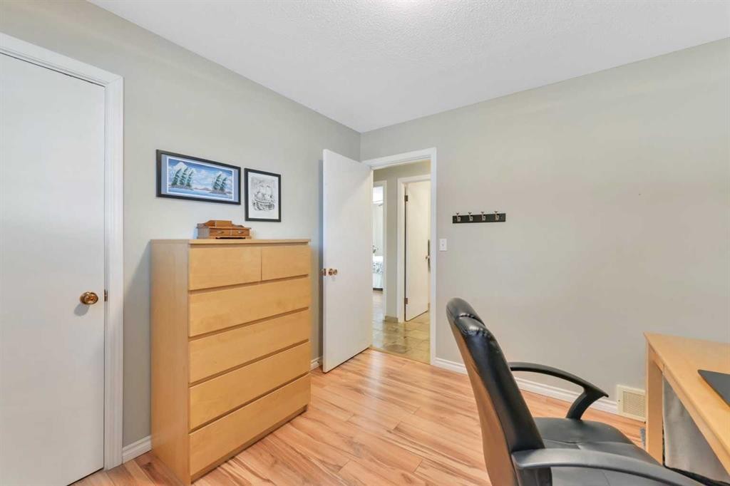 31 Mitchell Avenue, Red Deer, AB - Indoor Photo Showing Office