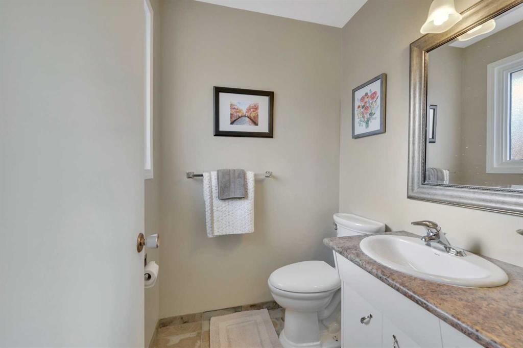 31 Mitchell Avenue, Red Deer, AB - Indoor Photo Showing Bathroom