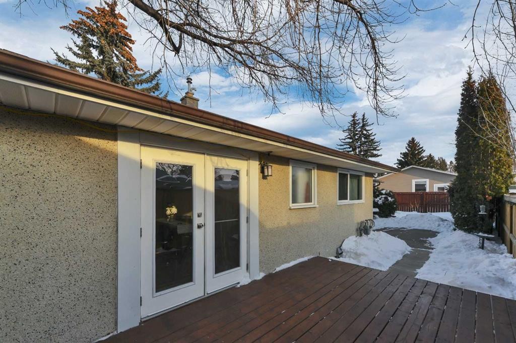 31 Mitchell Avenue, Red Deer, AB - Outdoor With Deck Patio Veranda