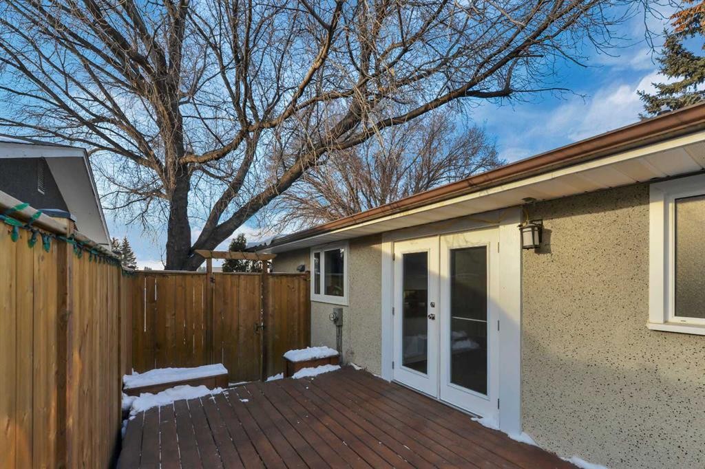 31 Mitchell Avenue, Red Deer, AB - Outdoor With Deck Patio Veranda With Exterior