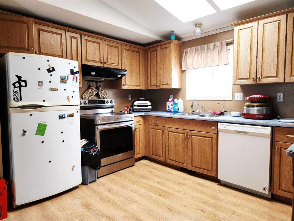 2 East Loop, Joffre, AB