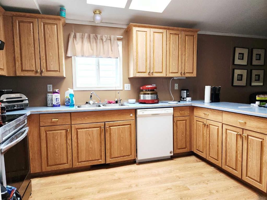 2 East Loop, Joffre, AB