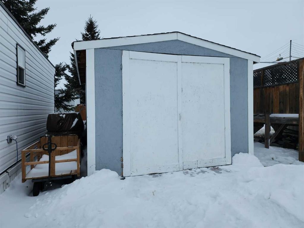 2 East Loop, Joffre, AB