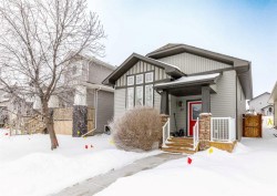 37 Regatta Way Sylvan Lake, AB T4S 0E8