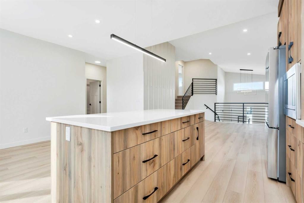 77 Maclean Close, Blackfalds, AB - Indoor Photo Showing Kitchen
