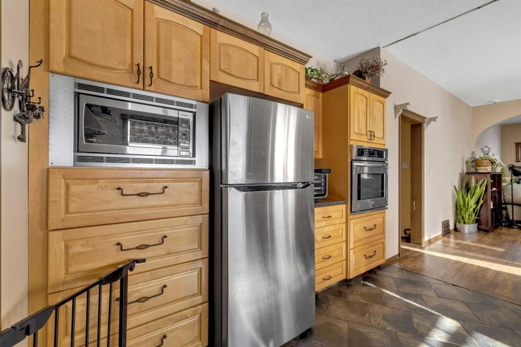 6312 48 Ave, Ponoka, AB - Indoor Photo Showing Kitchen