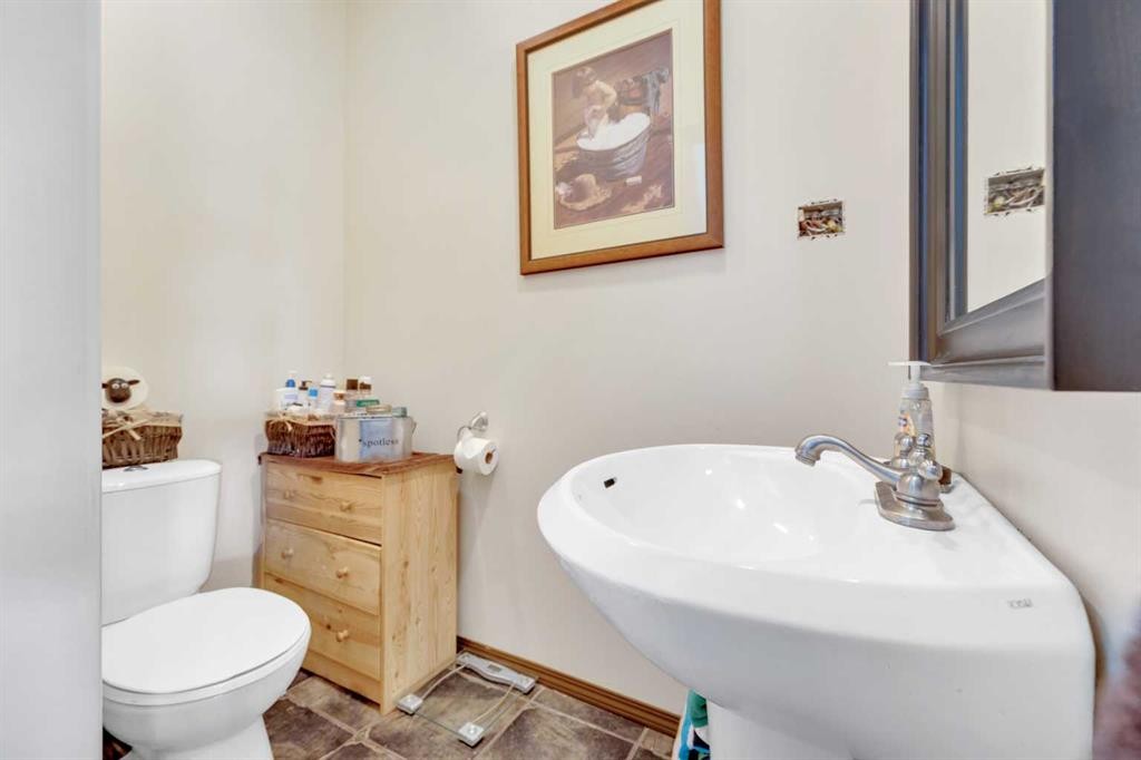 6312 48 Ave, Ponoka, AB - Indoor Photo Showing Bathroom