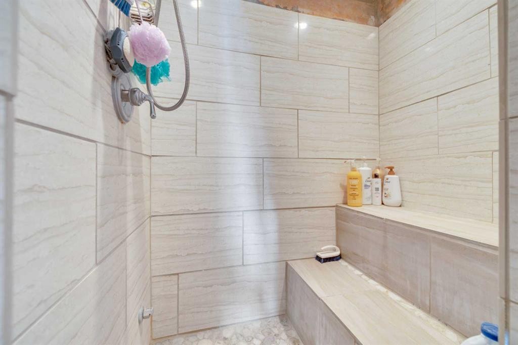 6312 48 Ave, Ponoka, AB - Indoor Photo Showing Bathroom