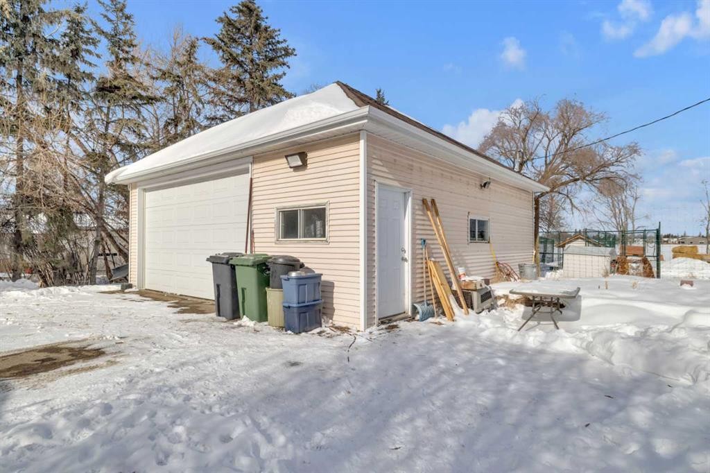 6312 48 Ave, Ponoka, AB - Outdoor