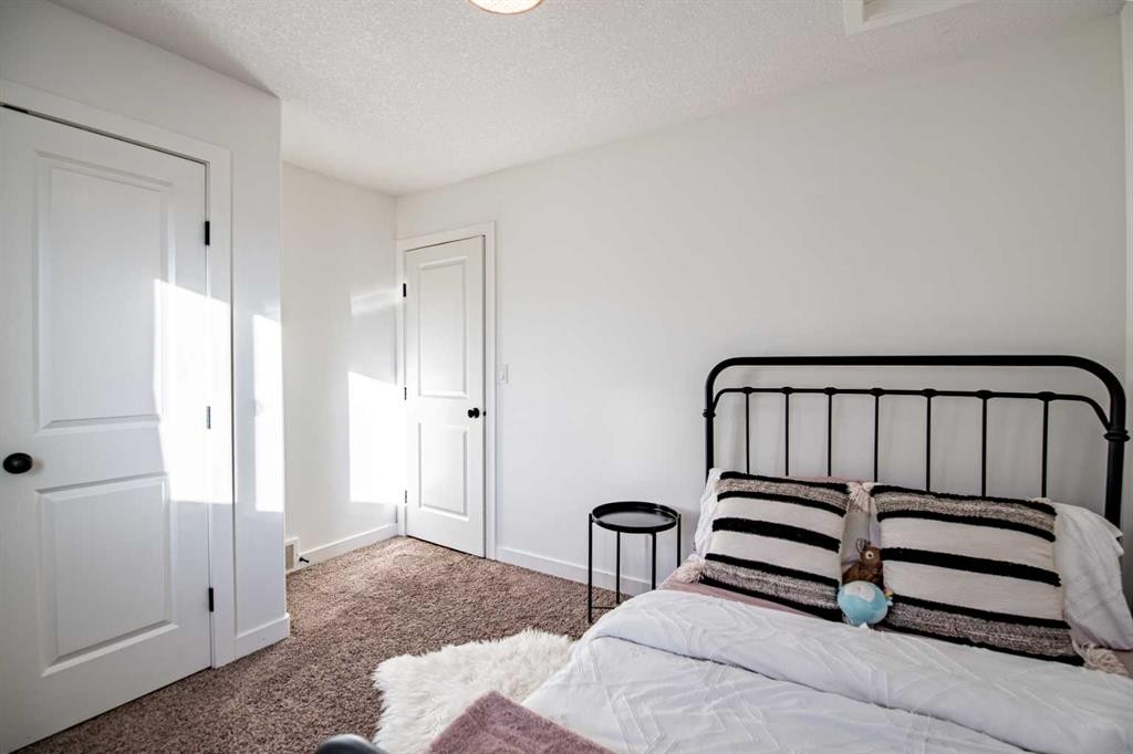 53 Portway Close, Blackfalds, AB - Indoor Photo Showing Bedroom