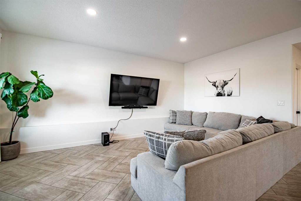 53 Portway Close, Blackfalds, AB - Indoor Photo Showing Living Room