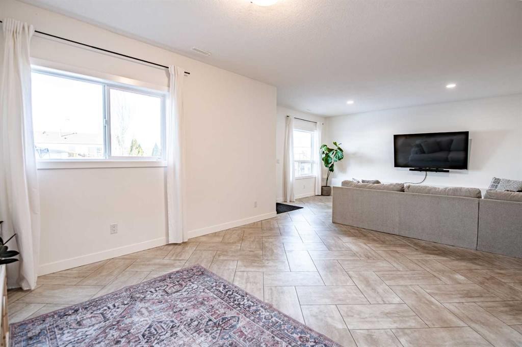 53 Portway Close, Blackfalds, AB - Indoor Photo Showing Other Room