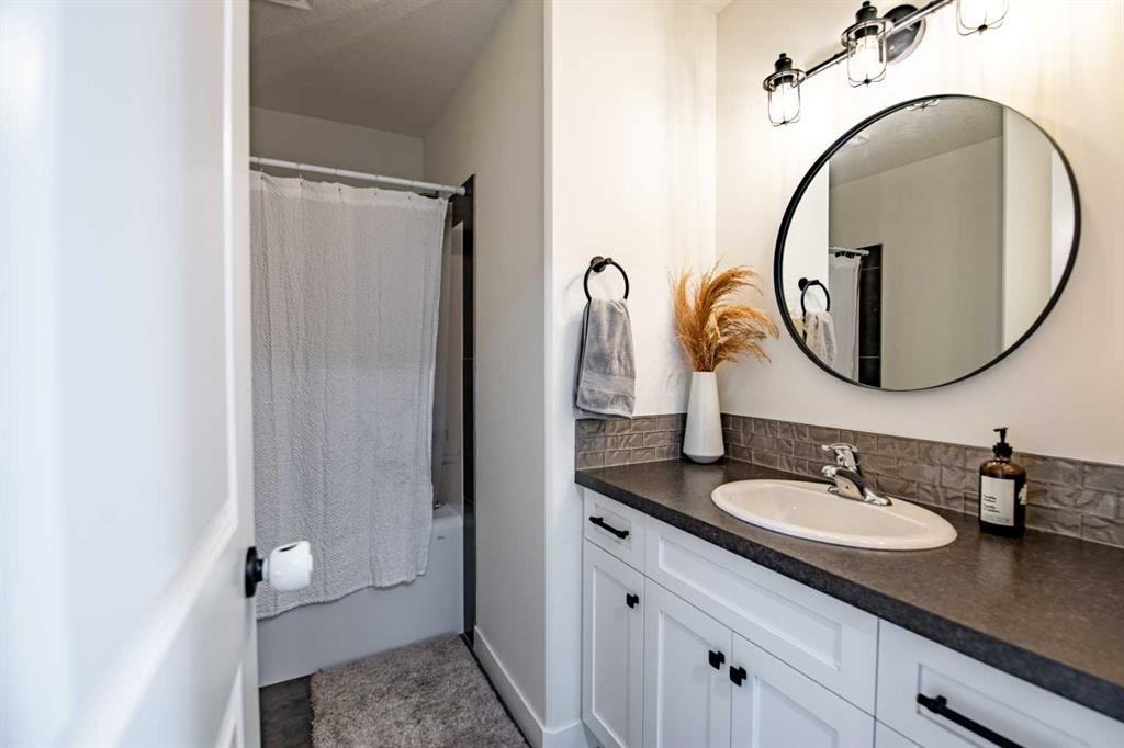 53 Portway Close, Blackfalds, AB - Indoor Photo Showing Bathroom