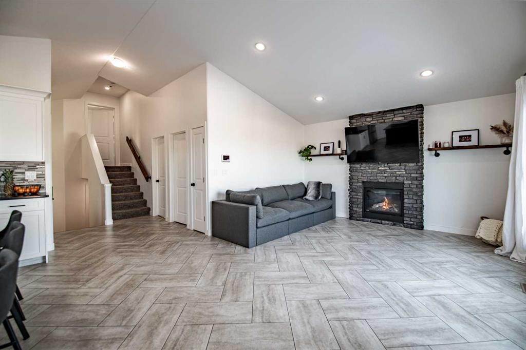 53 Portway Close, Blackfalds, AB - Indoor Photo Showing Living Room With Fireplace