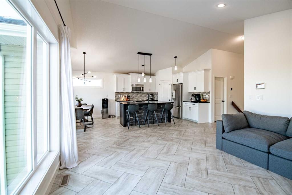 53 Portway Close, Blackfalds, AB - Indoor Photo Showing Living Room