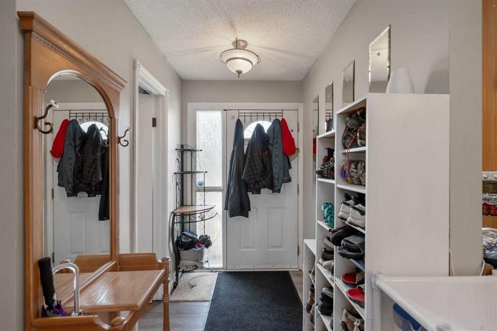 9909 171 Avenue Nw, Edmonton, AB - Indoor