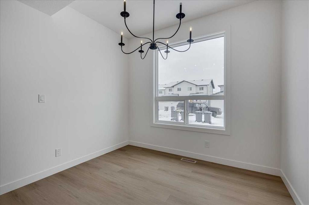 32 Inglis Crescent, Sylvan Lake, AB - Indoor Photo Showing Other Room