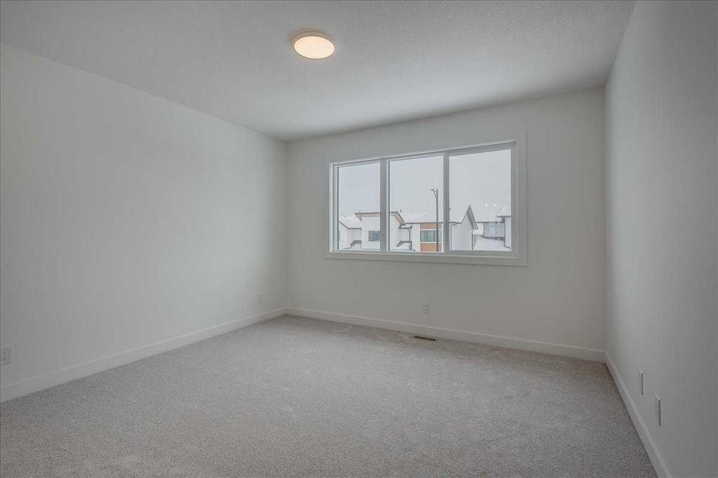 32 Inglis Crescent, Sylvan Lake, AB - Indoor Photo Showing Other Room