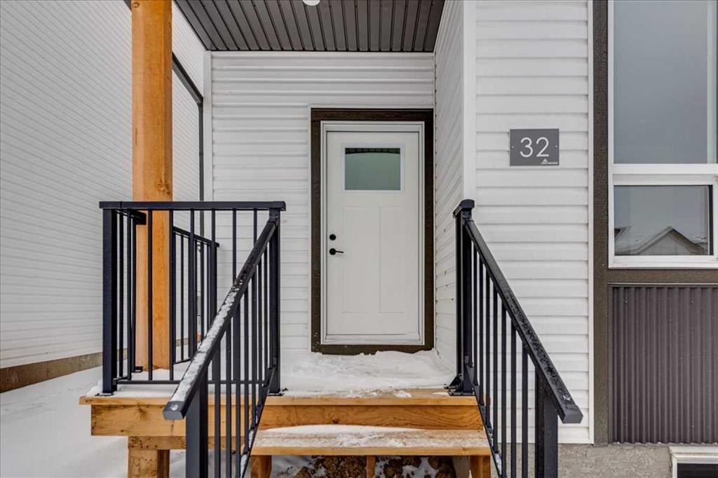 32 Inglis Crescent, Sylvan Lake, AB - Outdoor With Exterior