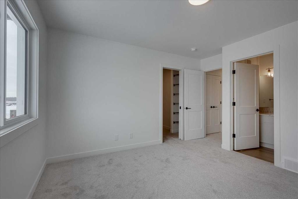 32 Inglis Crescent, Sylvan Lake, AB - Indoor Photo Showing Other Room