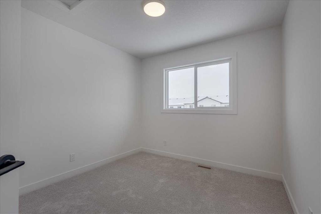 32 Inglis Crescent, Sylvan Lake, AB - Indoor Photo Showing Other Room