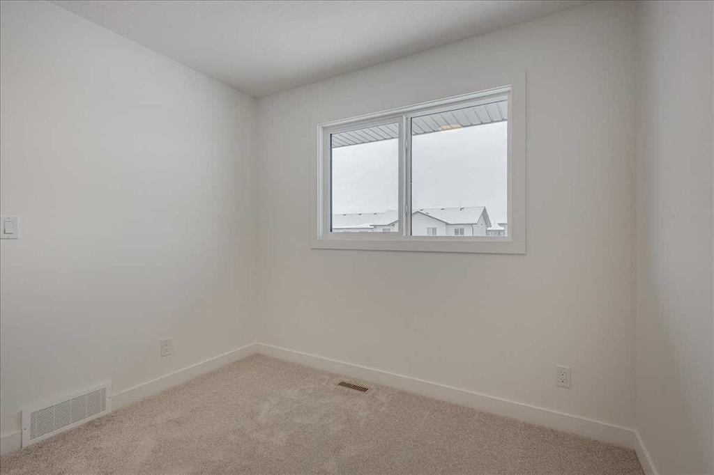 32 Inglis Crescent, Sylvan Lake, AB - Indoor Photo Showing Other Room