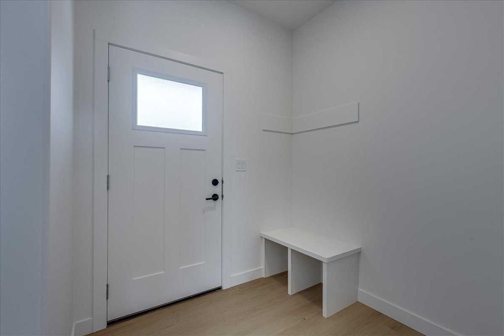 32 Inglis Crescent, Sylvan Lake, AB - Indoor Photo Showing Other Room