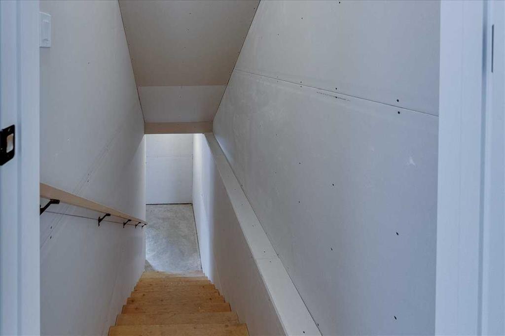 32 Inglis Crescent, Sylvan Lake, AB - Indoor Photo Showing Other Room